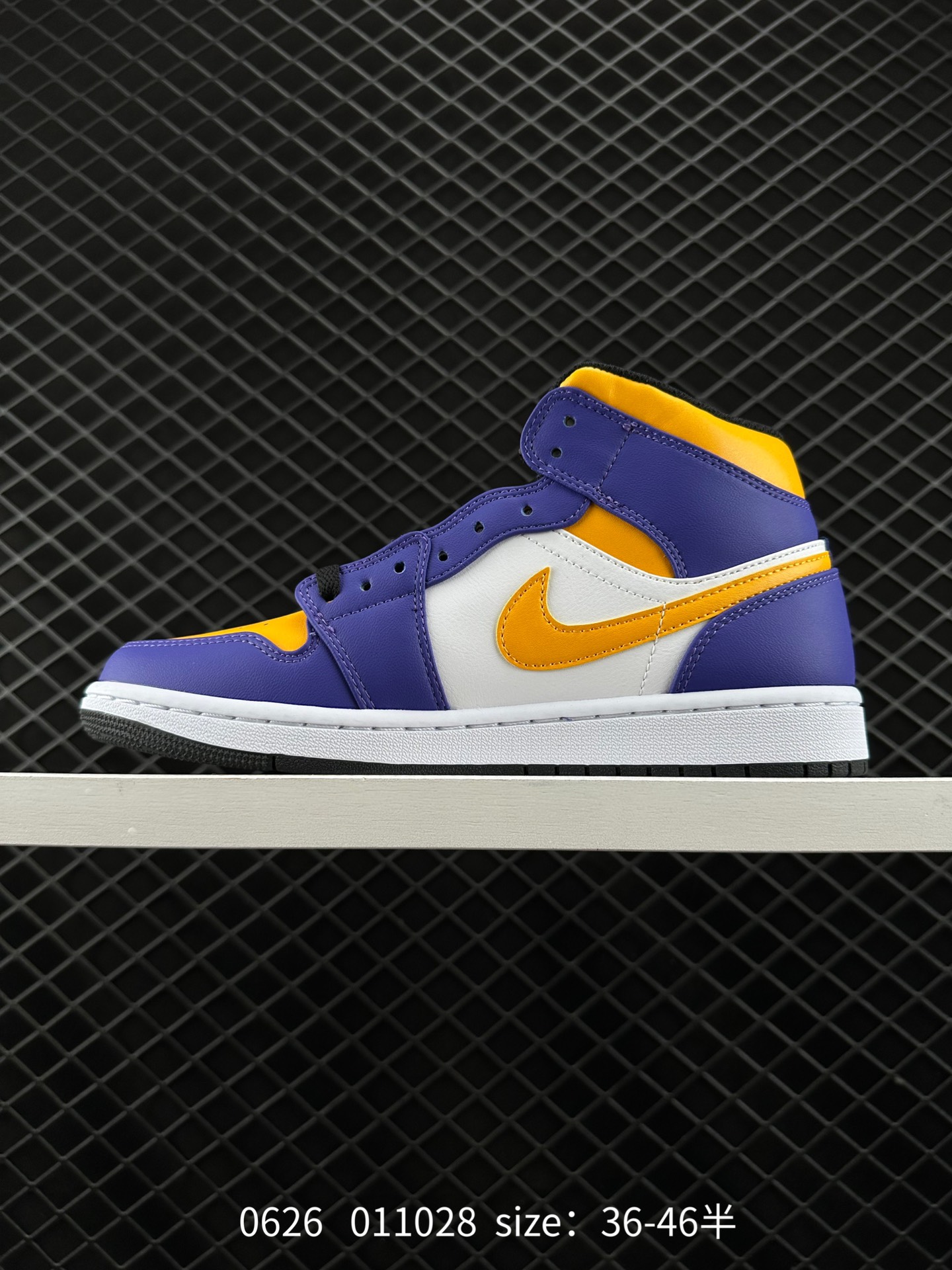 （NIKE）AIR JORDAN 1 MID